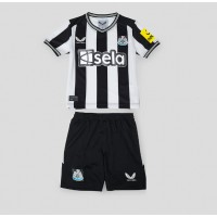 Newcastle United Heimtrikotsatz Kinder 2023-24 Kurzarm (+ Kurze Hosen)